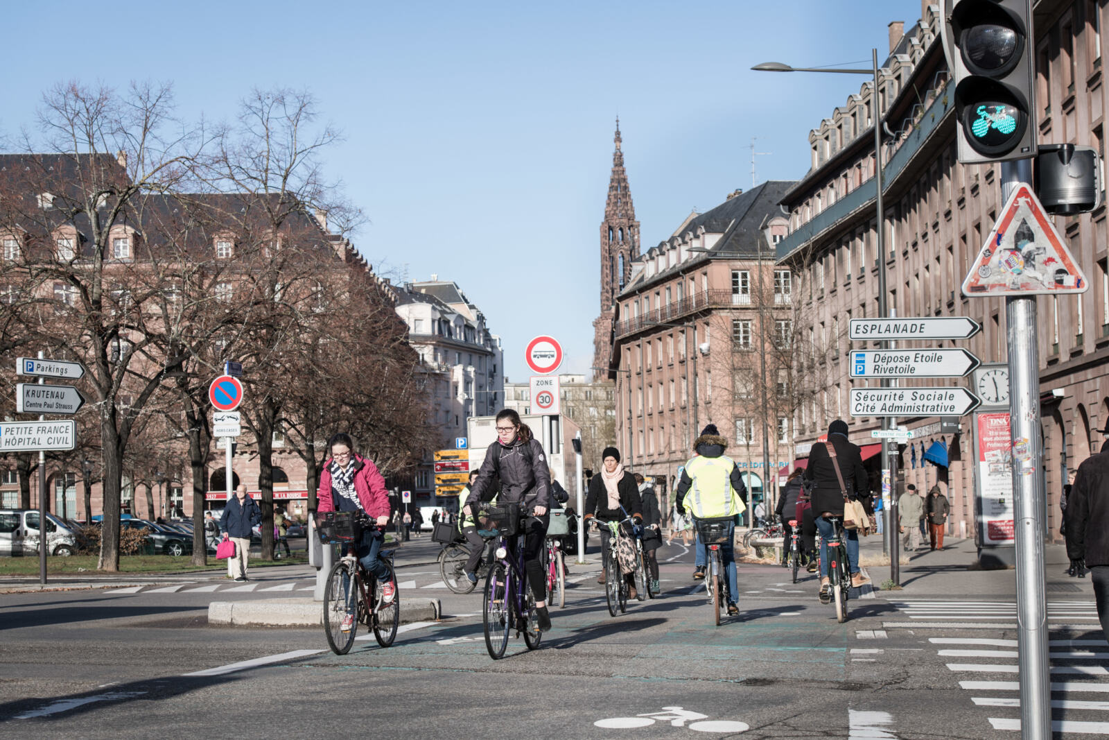 De mêmes que Lyon, Marseille, Nice et la Vallée de l'Arve, entre autres, Strasbourg fait partie des zones qui ont conduit la France devant la Cour de justice européenne pour cause de dépassement des limites légales pour le dioxyde d'azote.