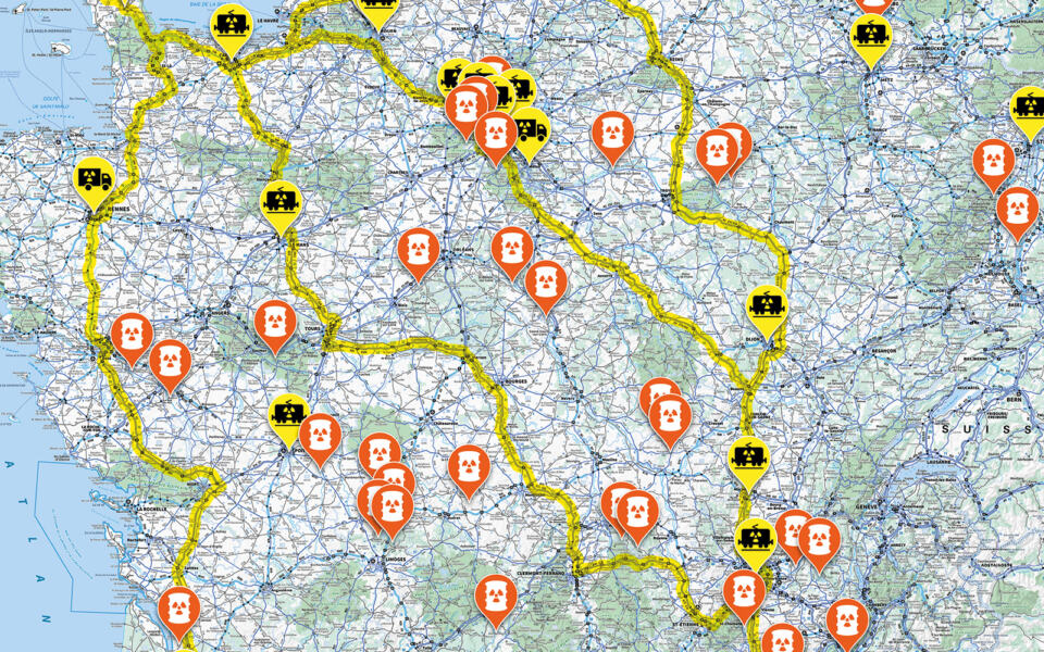 Avec ses 58 réacteurs et 60 ans d’existence, l’industrie électronucléaire française produit des déchets radioactifs en masse, qui s’accumulent au fil des ans. Que deviennent-ils ? Où sont-ils stockés ? Par où transitent-ils ? Notre carte des déchets nucléaires vous permet d’en savoir plus et découvrir les sites et lieux de passages de matières et déchets radioactifs à proximité de votre commune.