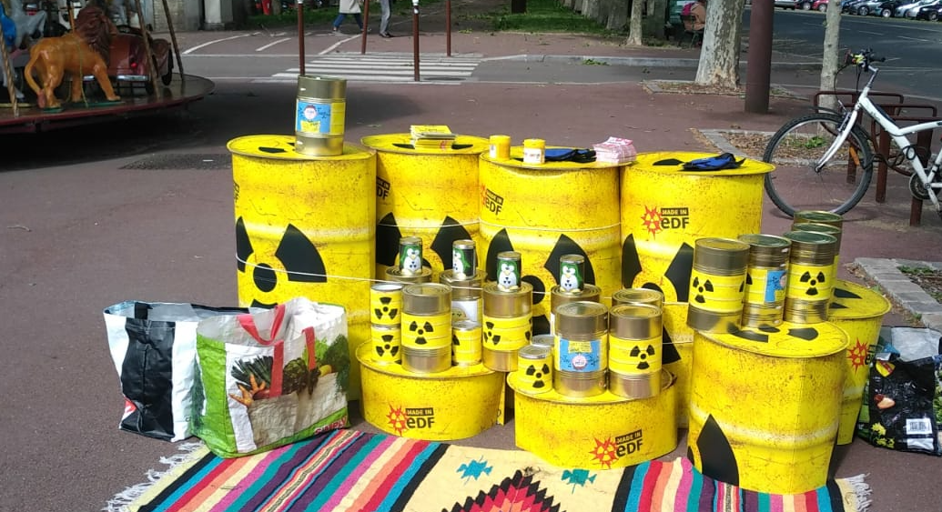 




Plus le temps passe et plus les déchets nucléaires s'accumulent. Et 