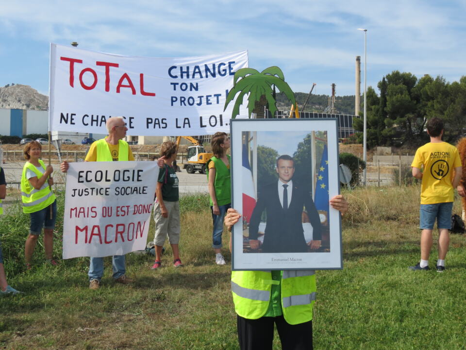 

 

Action d'interpellation de Total à la Bio-raffinerie de La Mède