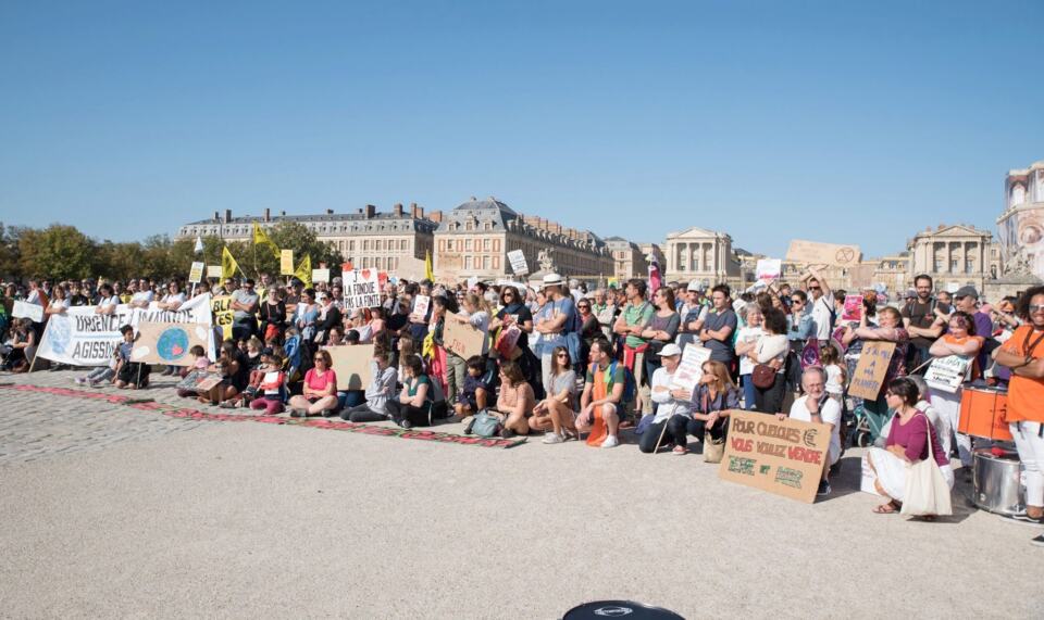 Emmanuel Macron, roi du blabla! Voilà le slogan de la marche pour le climat du 