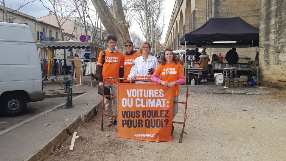 Samedi 14, au marché des Arceaux, un groupe de militant(e)s a sensibilisé le p