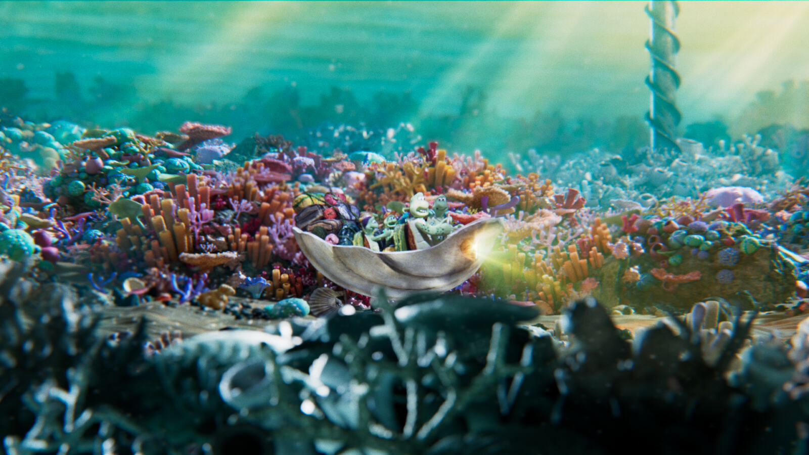 C'est un voyage qui a pourtant commencé comme les autres : chaque année, les tortues marines parcourent des milliers de kilomètres à travers les océans. Dérèglements climatiques, pollution plastique, exploration pétrolière et surpêche sont autant de menaces qui pèsent sur les elles et sur les écosystèmes marins. C'est une histoire qui mériterait d'être plus souvent racontée.
