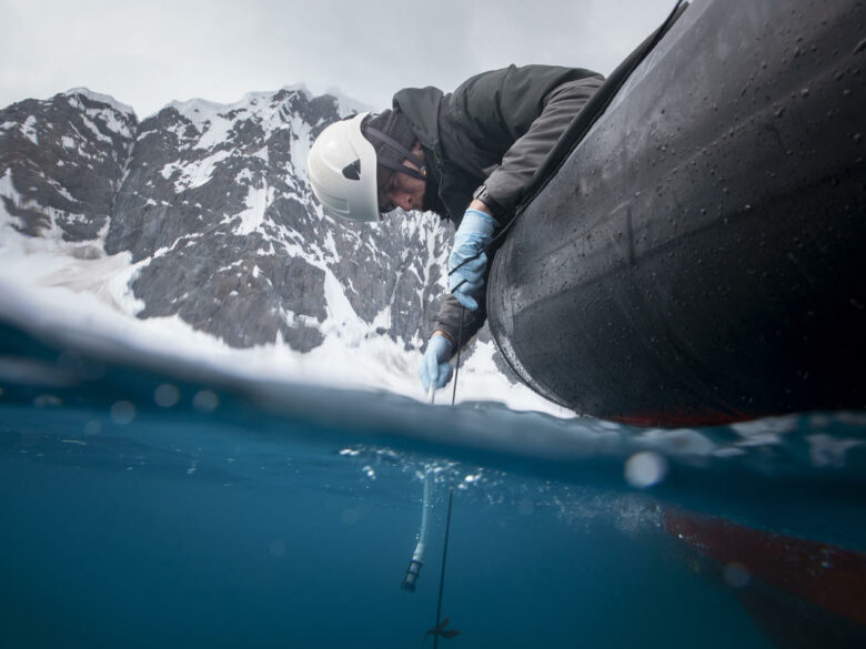 eDNA Sampling Work In Paradise Harbour. © Abbie Trayler-Smith