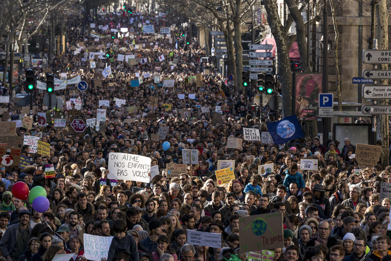 Dimanche 9 mai, partout en France, nous serons dans la rue pour dénoncer le refus du gouvernement d’agir pour le climat. Face à son mépris pour la Convention citoyenne et pour les alertes de la science, nous foulerons les pavés pour montrer que nous ne sommes pas dupes de cette loi climat au rabais !