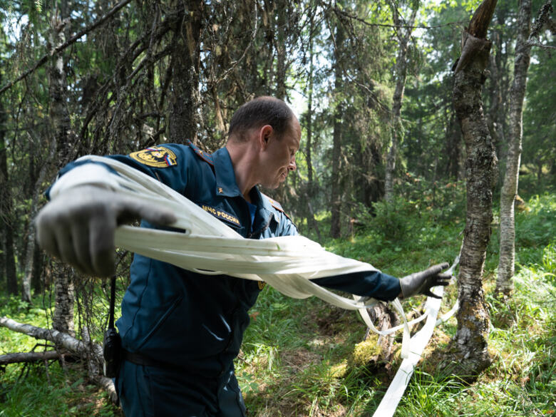 Des volontaires de Greenpeace Russie aident à combattre les incendies dans la réserve de Denezhkin Kamen près des montagnes de l'Oural-6-2