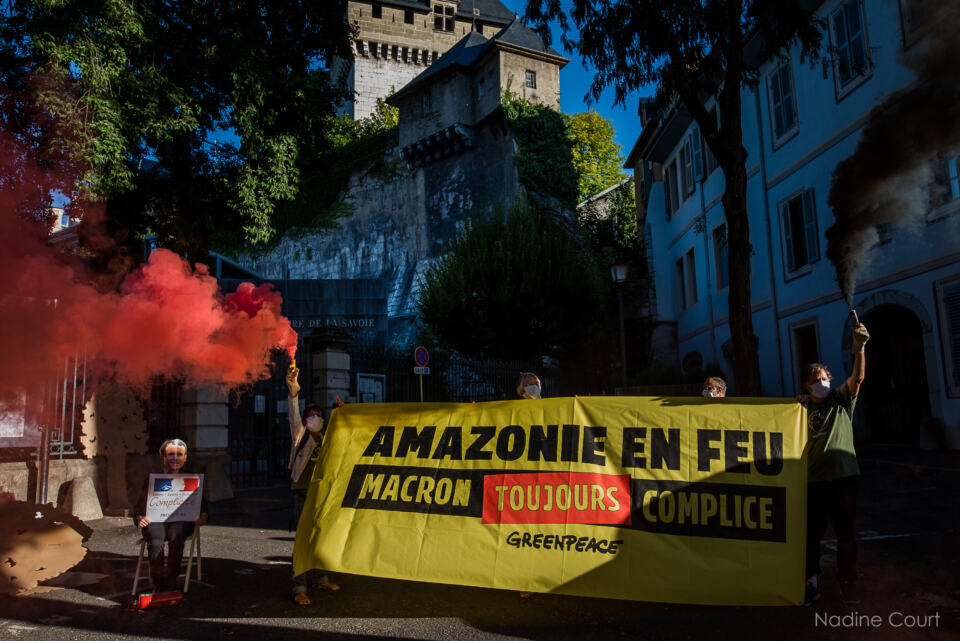 Jeudi 27 août, à Chambéry, comme dans une 20-ne de villes en  France, les militant-es du groupe local se sont mobilisé-es devant la Préfecture de la Savoie.