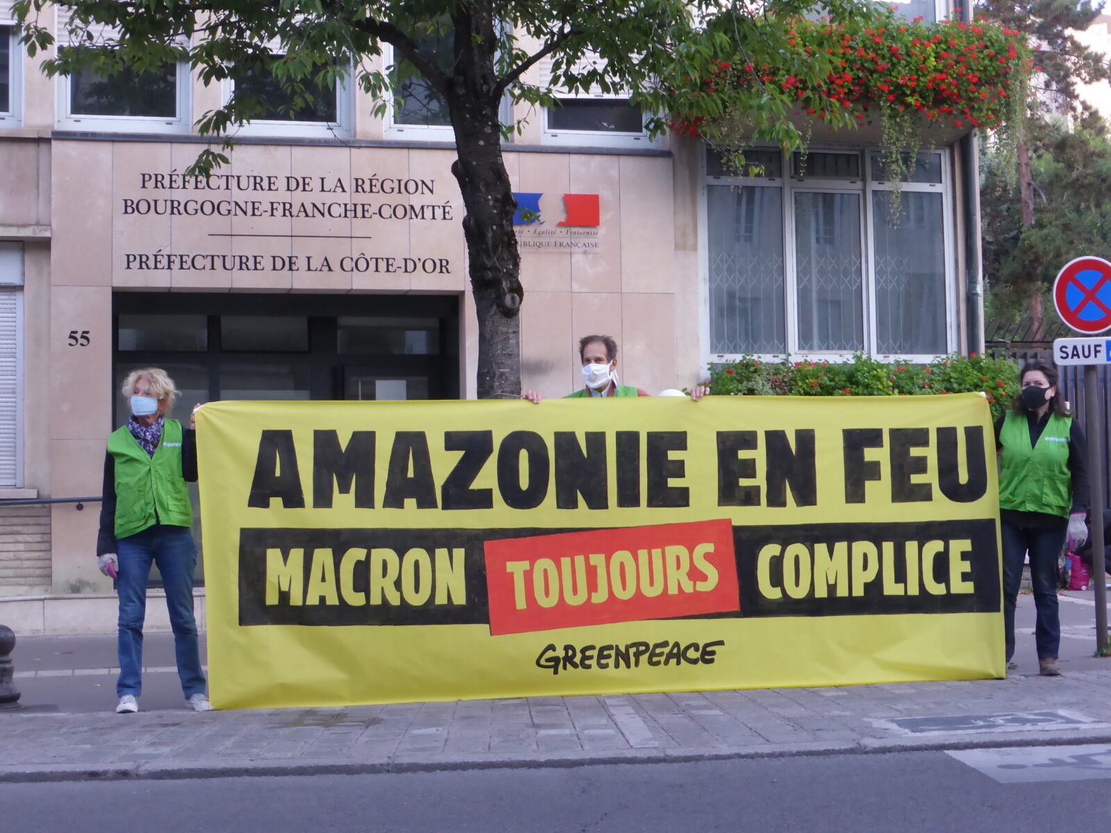 Jeudi 27 août 2020, 7 militants du GL de Dijon se rendent devant la Préfecture