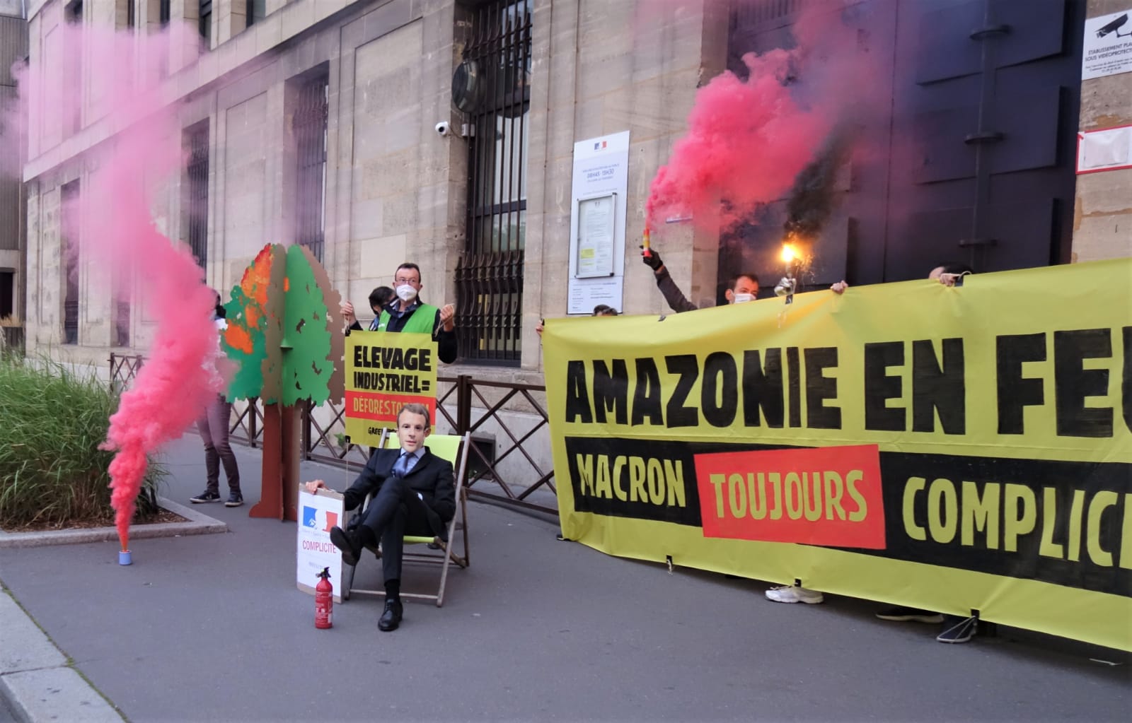 Depuis des années et des années, l'Amazonie brûle. La forêt disparue est rem