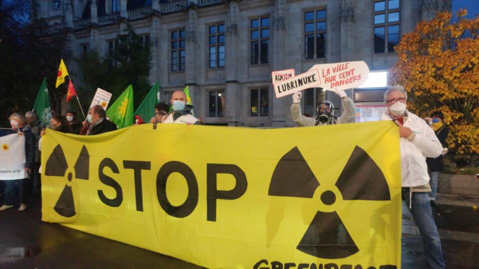 Ce dimanche 25 octobre, Greenpeace France et le collectif « Stop EPR ni à Pen
