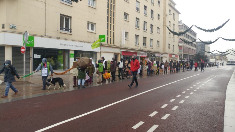 Samedi 12 décembre, les militant.es du Groupe Local de Greenpeace à Rouen ont 