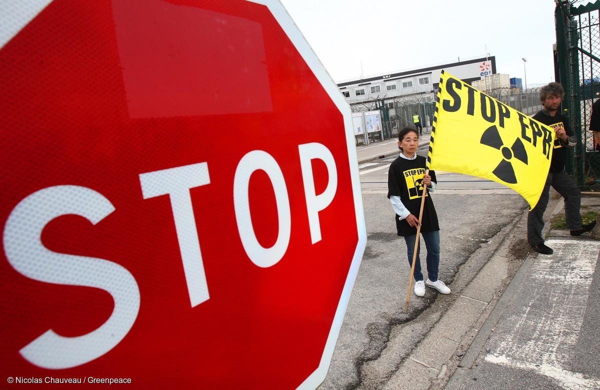 Plan détaillé du site nucléaire de l'EPR de Flamanville, localisation des caméras de sécurité ou encore descriptions du système électronique de surveillance : ce sont plus d'un millier de pages, contenant des données hautement sensibles qui ont fuité. Un scandale majeur, qui concerne un réacteur nucléaire toujours en chantier après de multiples déboires, et remet totalement en cause la sécurité du site, avant même son hypothétique démarrage.