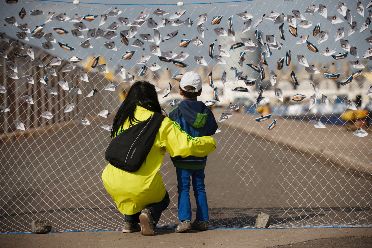 L'année 2020 s'est achevée et personne ne va s'en plaindre. Crise sanitaire, crise climatique, crise économique, exacerbation des inégalités et des injustices, violences policières, restriction des libertés… La pandémie de Covid-19 a agi à la fois comme un révélateur et un accélérateur des dysfonctionnements de notre système globalisé actuel, que nous dénonçons déjà de longue date. Elle a aussi fait naître des îlots de solidarité et de coopération, qui nous disent qu'il faut garder espoir.