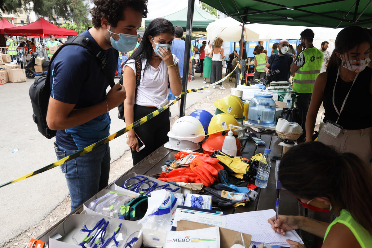 Help by Volunteers in the Aftermath of the Explosion in Beirut. © Ramzi Haidar