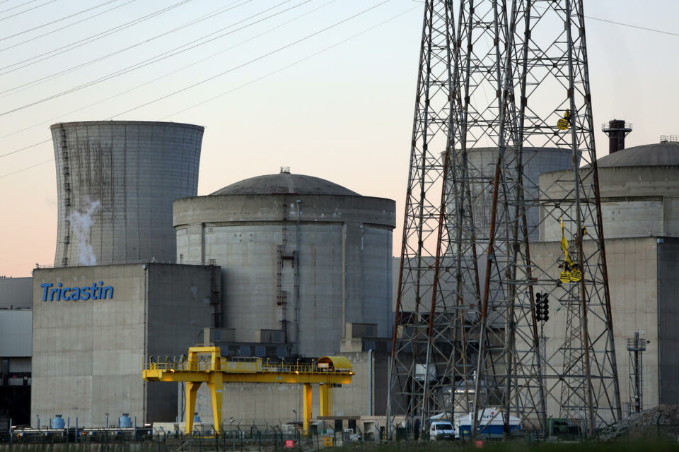 Que se passerait-il en cas d’accident grave à la centrale nucléaire du Tricastin ? En fonction des conditions météorologiques, toute la France mais aussi l’Europe pourraient être touchées : Montélimar, Valence, Lyon, Marseille mais aussi Bordeaux et Paris ou encore Munich, Milan et Barcelone. C’est ce que révèlent les cartes de dispersion de la radioactivité réalisées par l’Institut Biosphère, en partenariat avec Greenpeace France.