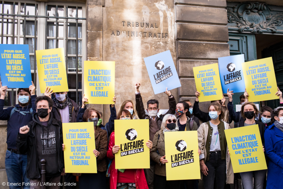 Jeudi 30 septembre s’est tenue une nouvelle audience de l’Affaire du Siècle devant le tribunal administratif de Paris. Après avoir condamné l’État français pour inaction climatique en février dernier, les juges vont devoir décider « des mesures qui doivent être ordonnées à l’État » pour que la France soit enfin dans les clous et agisse concrètement pour le climat. Lors de l’audience, la rapporteure publique a conclu que l’État doit mettre en place des actions concrètes et très rapides. Une étape décisive, en attendant le délibéré d’ici quelques semaines. On vous explique pourquoi en 4 questions.