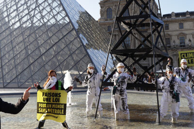 [ACTION] Total & Le Louvre, embourbés dans la mélasse