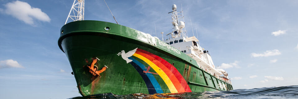 3 raisons de soutenir Greenpeace - The Esperanza in the French Guiana Waters during the Amazon Reef Expedition.