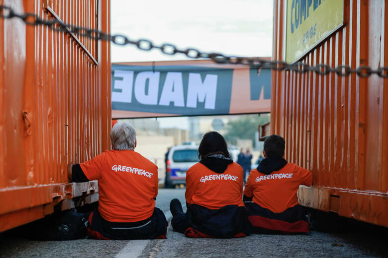 Activists Block TOTAL Biorefinery in the South of France. © Theo Giacometti