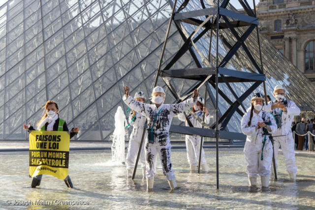 Greenpeace France devant le Louvre, 2021