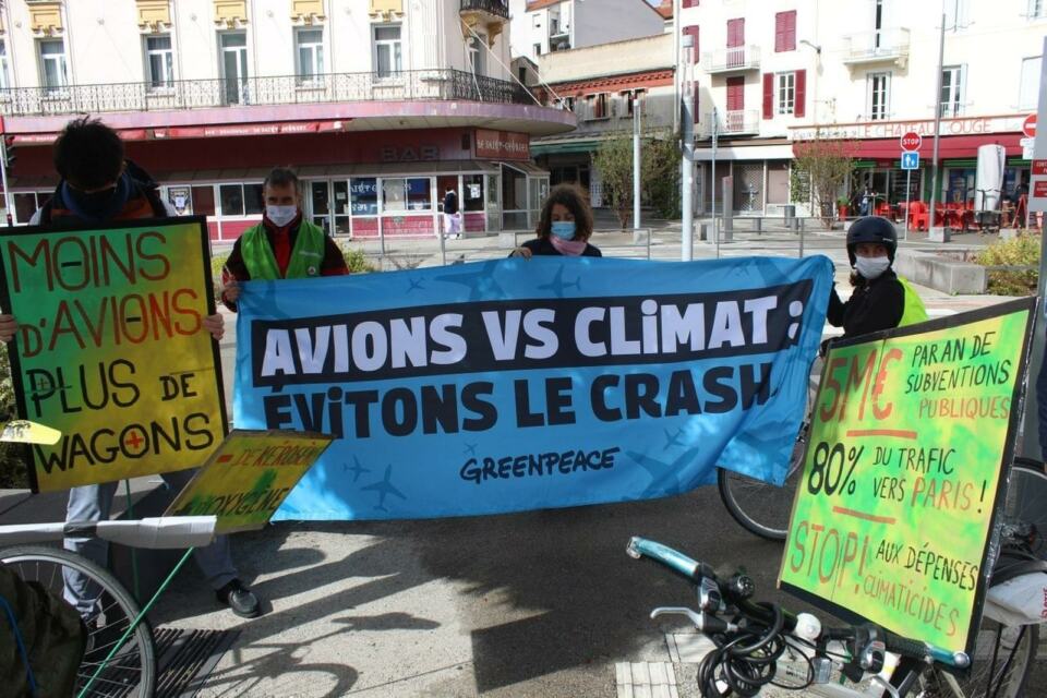 Le groupe local Greenpeace de Clermont-Ferrand et l’organisation ANV-COP21 63 ont publié le communiqué ci-joint en réaction à l’annonce de relance des vols Aulnat-Orly à partir du 02 novembre 2021.