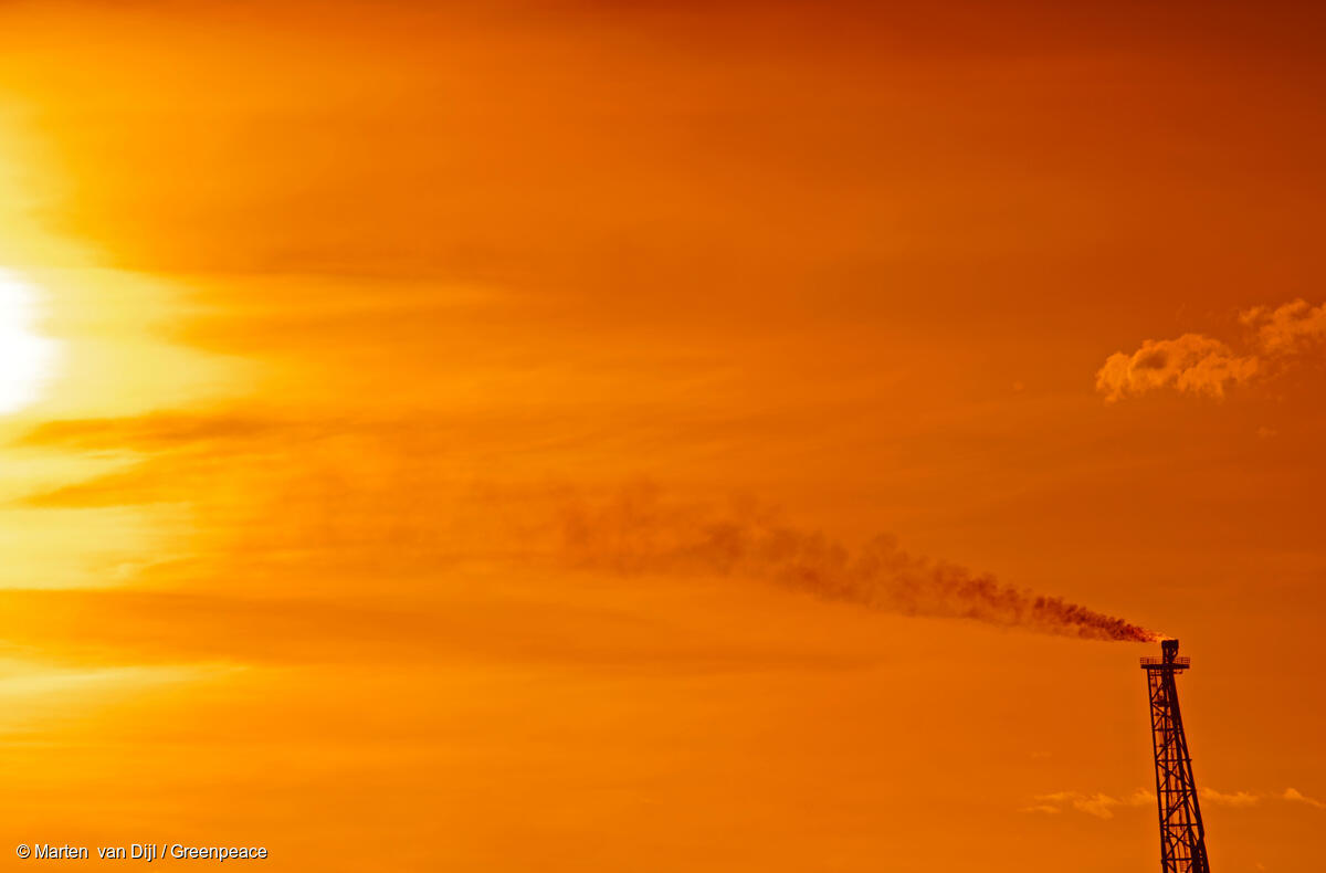 Il y a de quoi avoir le tournis… Les résultats d'une étude inédite que nous publions en collaboration avec Oxfam France sur le lien entre le patrimoine financier des milliardaires français et les émissions de gaz à effet de serre sont édifiants. Au-delà de leur mode de vie, les quelques dizaines de milliardaires ont une empreinte carbone faramineuse en raison de leur participation dans des entreprises polluantes. Des chiffres vertigineux qui incitent à réagir : il est urgent de mettre en place une fiscalité écologique ambitieuse qui permette de lutter à la fois contre les inégalités et contre le changement climatique. On vous explique pourquoi et comment, en quatre données clés.