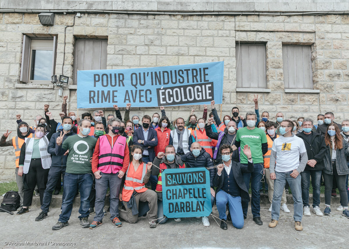 Après presque trois ans de luttes, Chapelle-Darblay, la seule usine française capable de produire du papier journal et d'emballage 100% recyclé, est sauvée ! La production de ce site, à l'arrêt depuis 2020 et menacé de délocalisation, va enfin pouvoir redémarrer. Une victoire pour l'environnement et pour les salarié·es auxquel·les l'alliance Plus jamais ça, dont nous faisons partie, s'est associée. Cette victoire prouve que, menées collectivement, les luttes sociales et écologiques peuvent réussir.