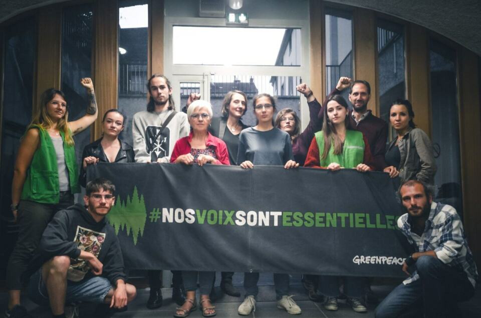 Fin mai, le groupe local Greenpeace de Clermont-Ferrand était invité par Attac Puy-de-Dôme dans son émission Le Grain de Son, pour parler environnement et changement climatique. L’occasion d’enregistrer un cycle de 4 émissions sur la thématique du climat, qui seront diffusées respectivement les jeudis 2, 9, 16 et 23 juin à 12h sur Radio Arverne (100.2) et disponibles en replay !