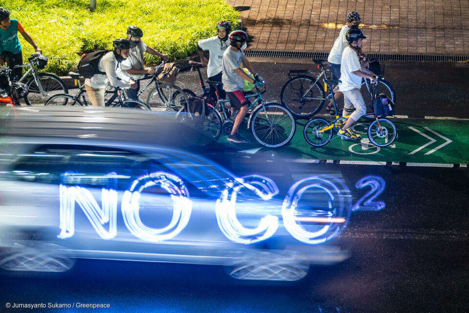  - Greenpeace Indonesia, Bike To Work (B2W) Indonesia, Eco Transport, and Jakarta International Velodrome together with hundreds of bicycle communities hold a laser activity during the Jakarta Night Right in Jakarta. The activity is to show that the bicycle is one of the solutions for zero emissions, which unfortunately was not mentioned at all during the last COP26 declaration in Glasgow.