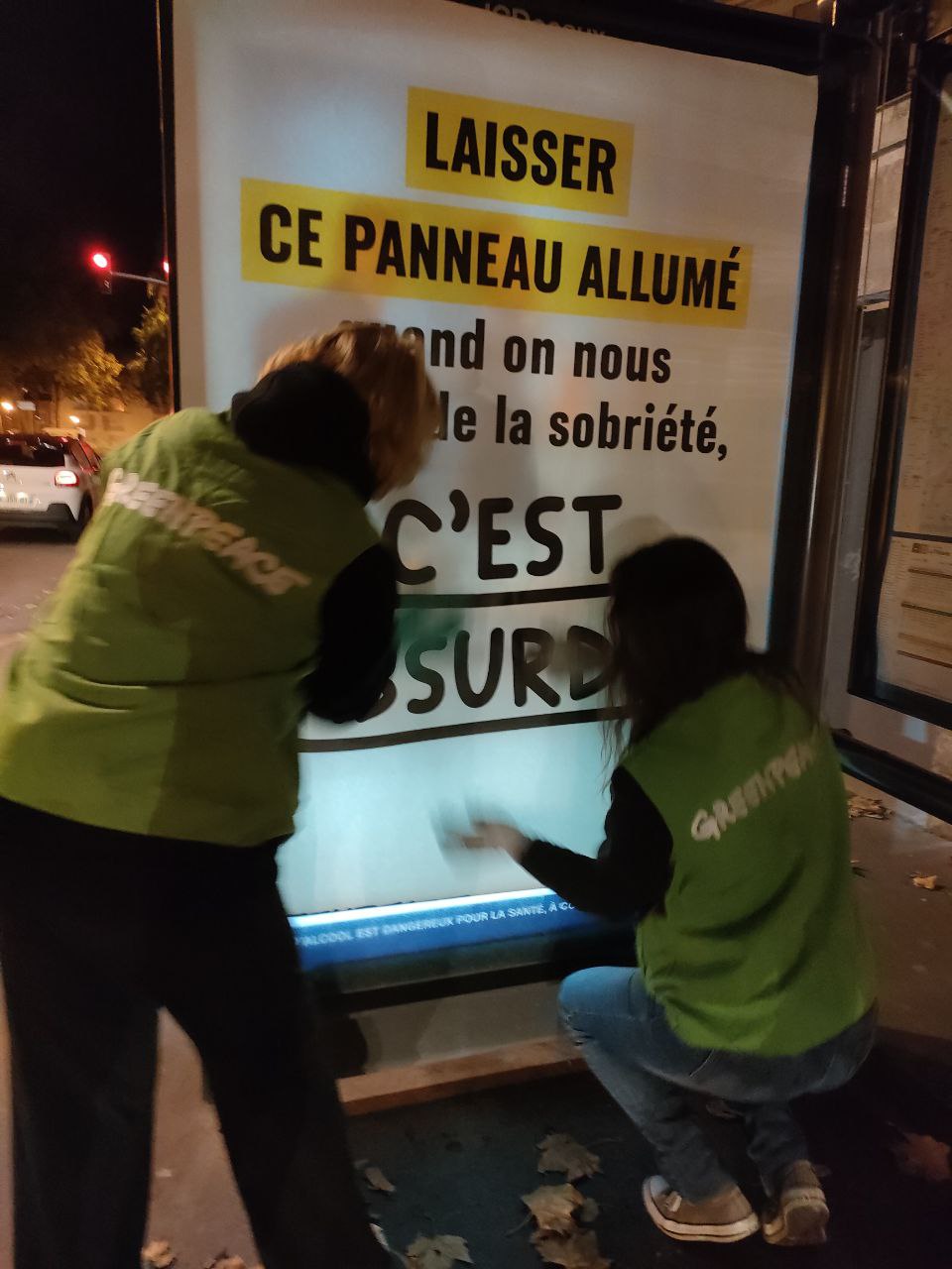 

Cette nuit à Tours, les militants Greenpeace se sont mobilisés pour demand