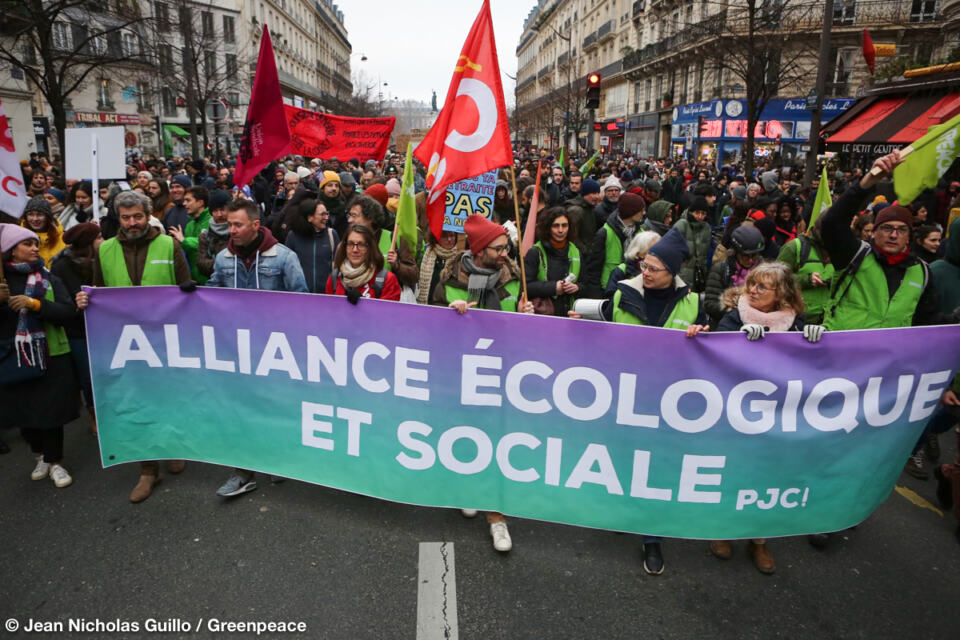 Greenpeace France soutient la mobilisation des salarié·es et des syndicats contre le projet de loi de réforme des retraites. Voici pourquoi en 4 points.