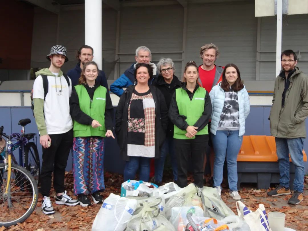 




[CLEANWALK]



Ce dimanche 30 octobre militant.es de Greenpeace et