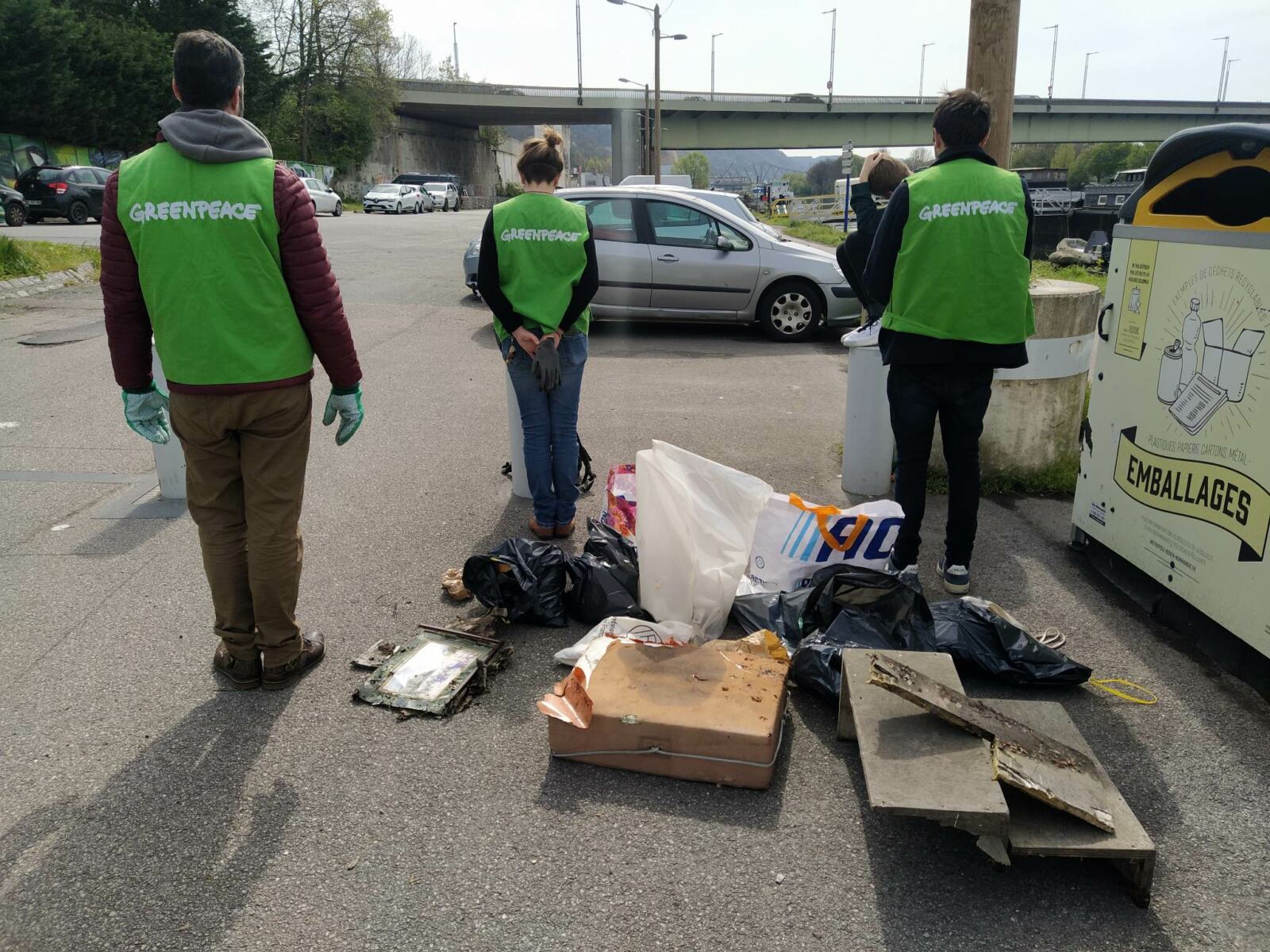 Les militants de Greenpeace ont organisé une cleanwalk à Rouen ce dimanche 16 