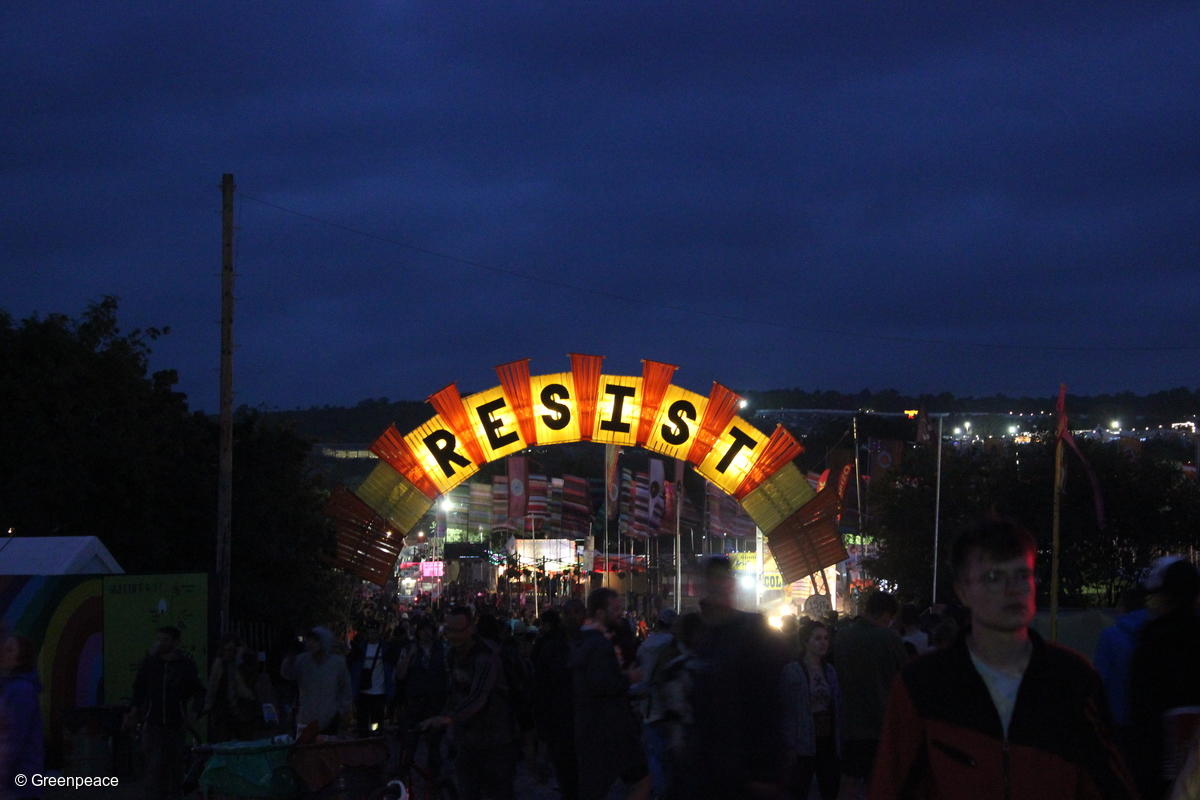 Faire la fête en limitant son impact sur la planète et sans se prendre la tête, c'est possible ! De plus en plus de festivals adoptent une démarche écolo, en tentant de réduire leur impact environnemental. Et en tant que festivaliers, nous pouvons aussi agir. Voici quelques conseils pour profiter pleinement des festivals cet été tout en restant écolo.