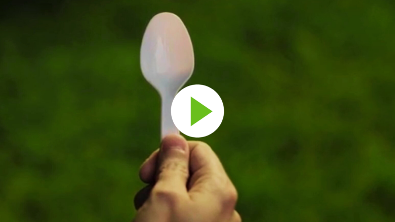 Extrait de la vidéo de sensibilisation Il était une fois, l'histoire d'une cuillère en plastique