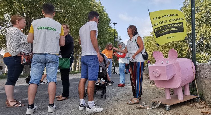 En France, on compte 3010 fermes-usines sur le territoire et 60% des animaux son