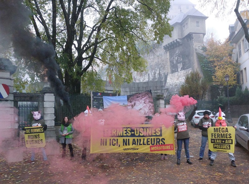 

Ce matin, les militant-es du groupe local Greenpeace Chambéry se sont mobil