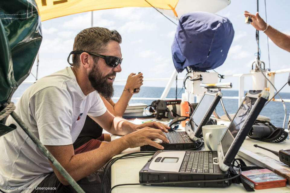 Scientifiques à bord d'un navire de Greenpeace lors d'une expédition sur le récif de l'Amazone - Scientists on board the Esperanza during the Protect the Oceans Tour - Amazon Reef Leg in French Guiana.