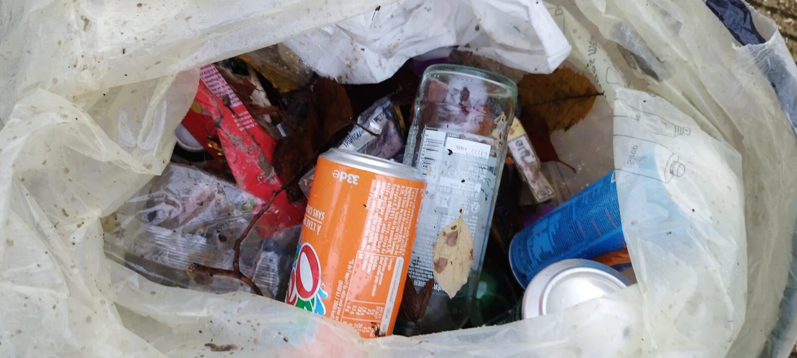 La pluie n'a pas arrêté nos militants pour une notre Cleanwalk mensuelle ce 
