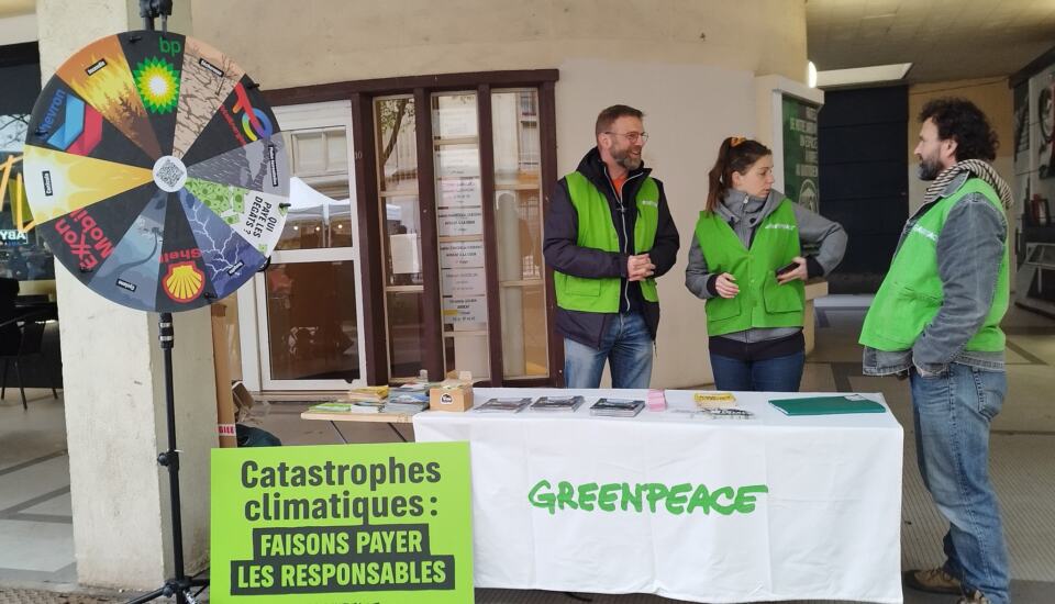 Aujourd’hui les militants ont tenu un stand rue des Carmes pour proposer aux p