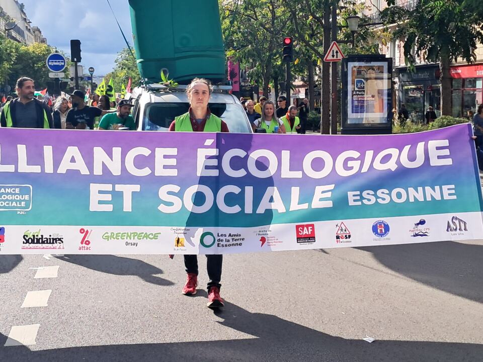 Ce mardi 1e Octobre, le groupe local a participé à la manifestation à l’app