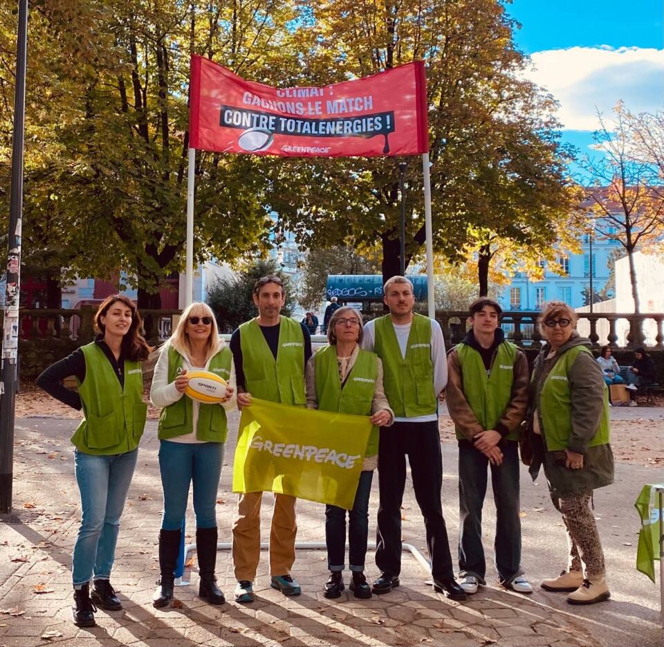 Action contre le greenwashing de Total lors de la Coupe du Monde de Rugby 

T