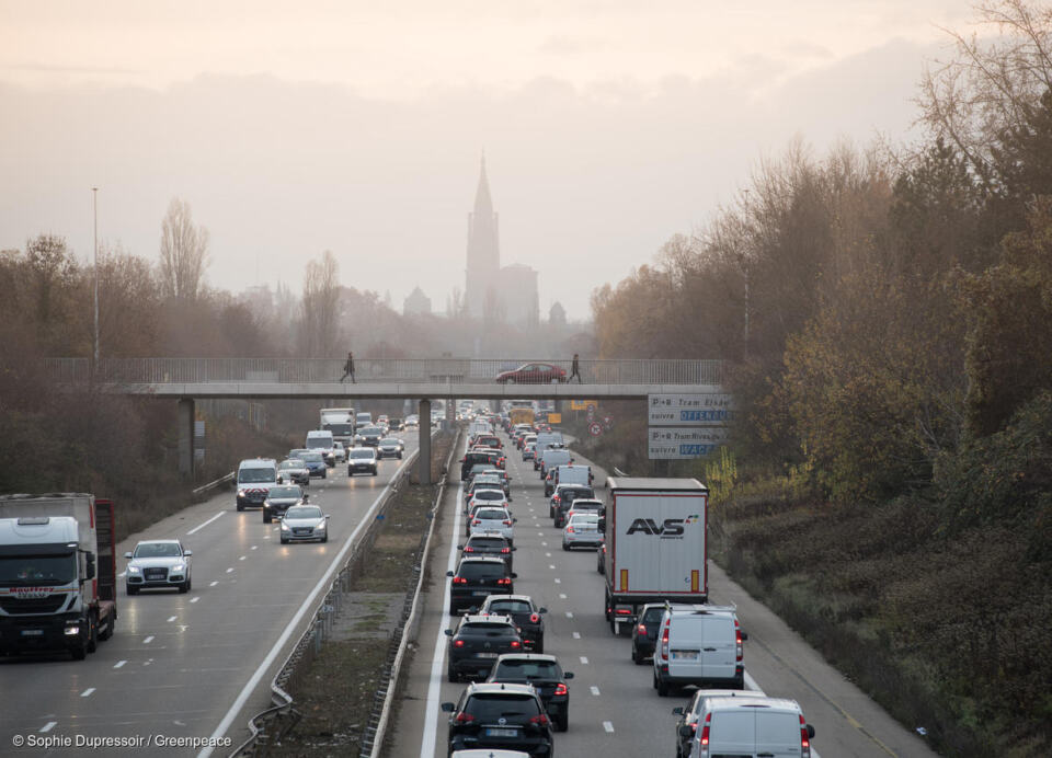 Comment réduire la pollution et les émissions de CO2 liées aux transports routiers ?