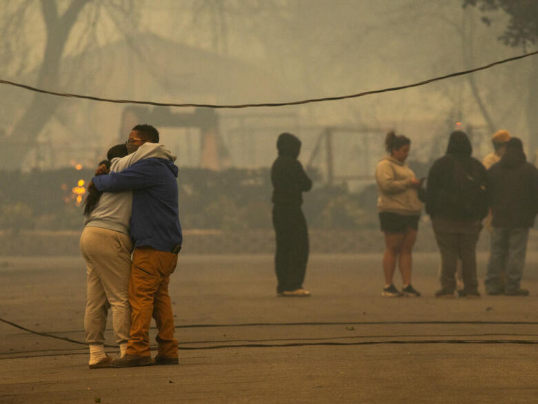 Des feux violents ravagent des maisons à Los Angeles, aux Etats-Unis, en janvier 2025