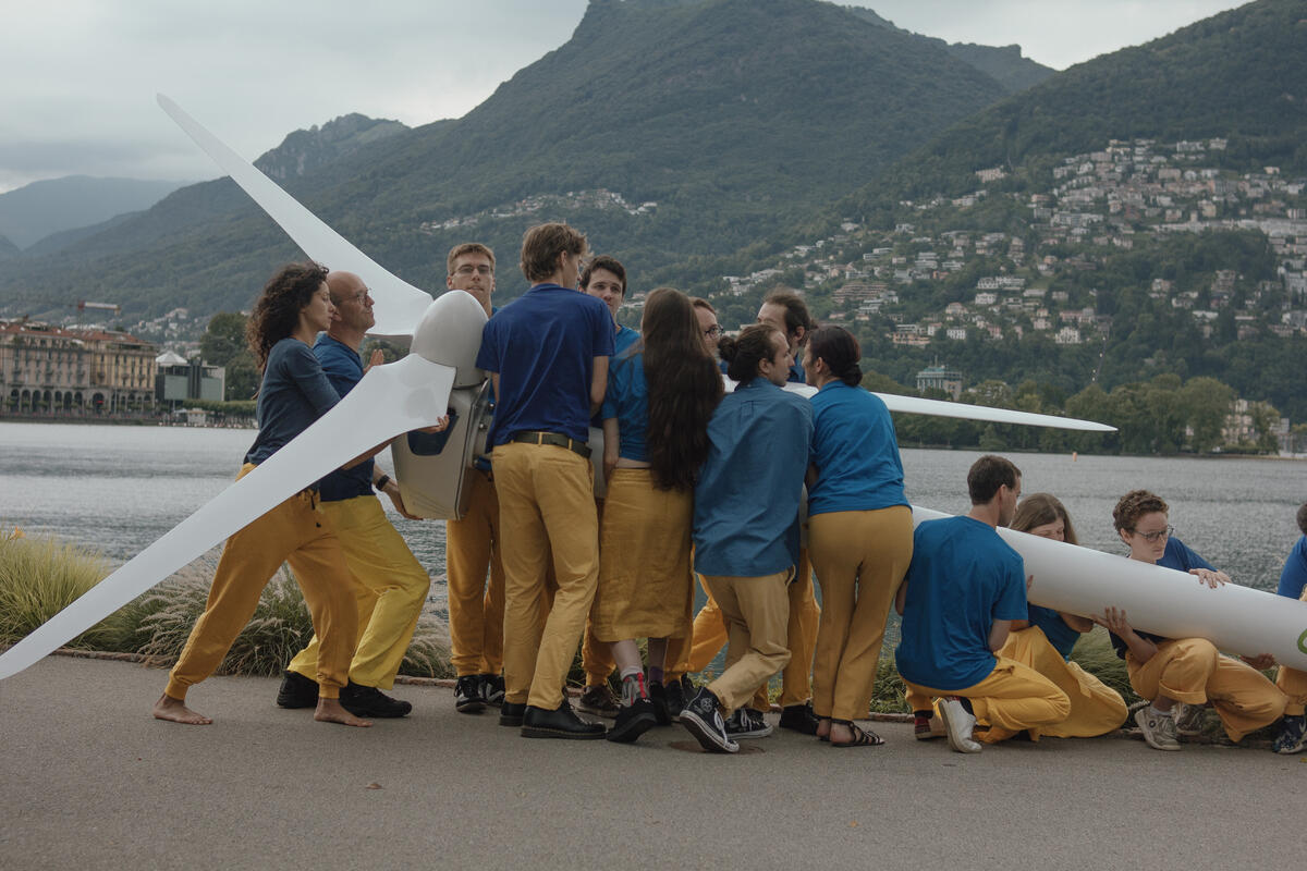 Aujourd'hui, Greenpeace installe officiellement un nouveau bureau à Kiev, en Ukraine. L'ouverture de cette antenne se veut un signe d'espoir, de solidarité et de résilience, et s'inscrit dans le prolongement et le renforcement du travail que l'ONG s'efforce d'accomplir, dans différents domaines, depuis le début de l'invasion du pays par l'armée russe il y a plus de deux ans.