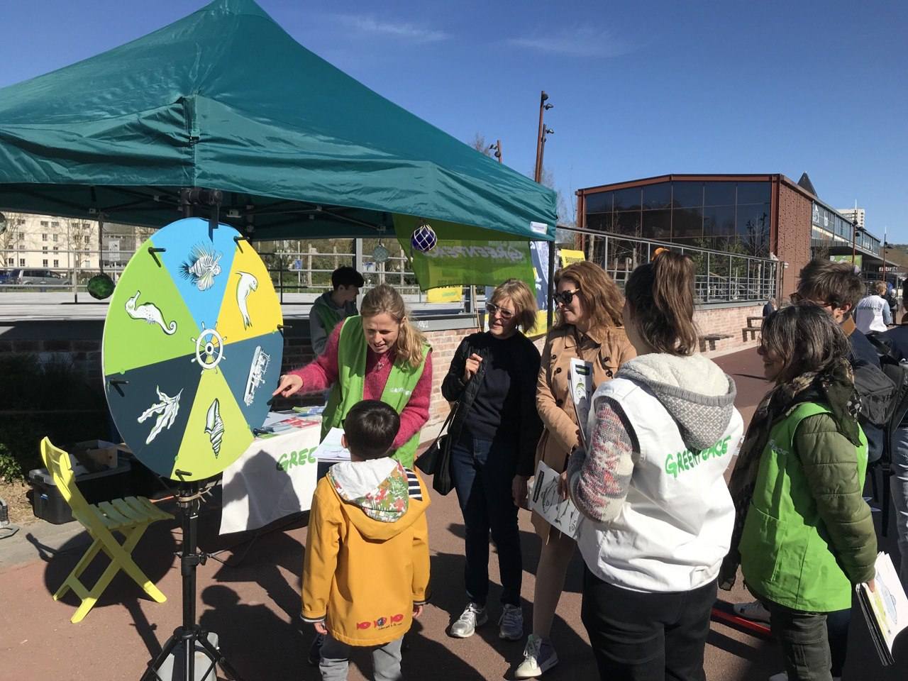 Samedi dernier le GL a installé un stand sur les quais de Rouen pour informer l