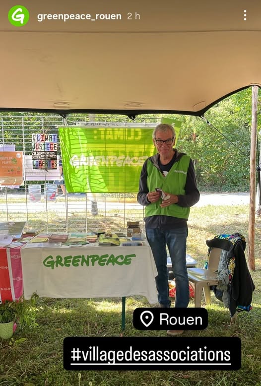 Le stand du GL est monté au village des associations sur les quais rive gauche.