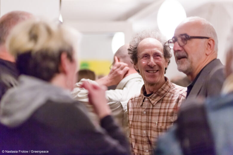 Arnaud Apoteker est resté proche des combats de Greenpeace longtemps après son départ. Ci-dessus à la soirée de lancement du livre sur les 40 ans de Greenpeace France, le 20 mars 2019. ©Nastasia Froloff