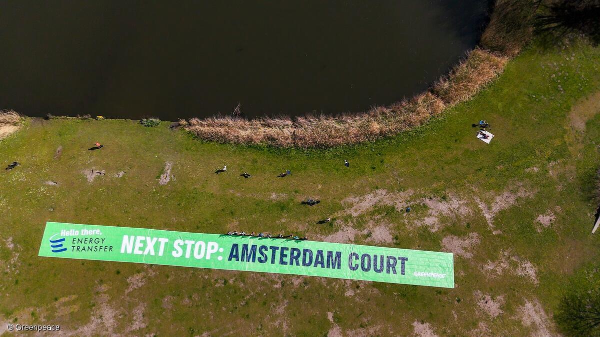 En réaction aux multiples poursuites lancées contre elle par le géant pétrolier Energy Transfer, Greenpeace International s'est saisie de la législation néerlandaise et de la directive européenne sur les procédures-bâillons, dans un recours inédit lancé aux Pays-Bas. L'issue de ce recours en justice sera décisif pour la liberté d'expression et le droit à l'information. Explications en 4 points, avant une étape importante devant un tribunal d'Amsterdam, le 3 juin.