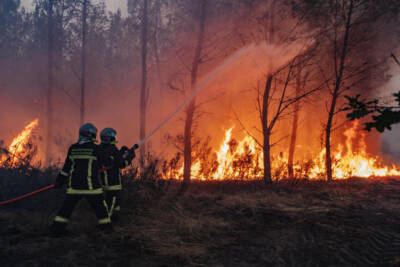 Canicules suffocantes, incendies dévastateurs : ne pas oublier l’été 2026